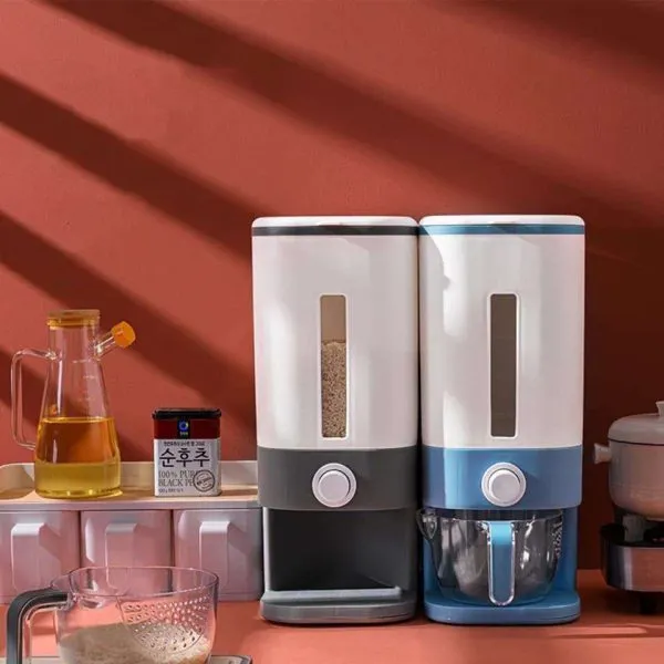 Dry food storage dispenser