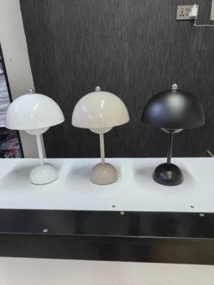 Rechargeable table lamp