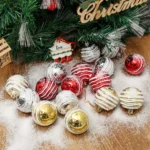 Gold and silver Christmas pendants