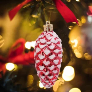 Seasonal hanging décor