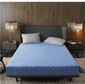 Hypoallergenic mattress protector