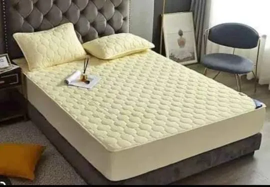 Fitted mattress protector