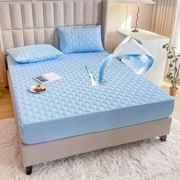 Soft breathable mattress protector