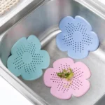 Kitchen sink anti-clogging strainer