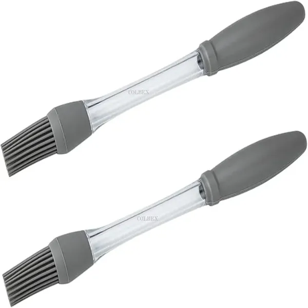 Grill basting brush with oil reservoir