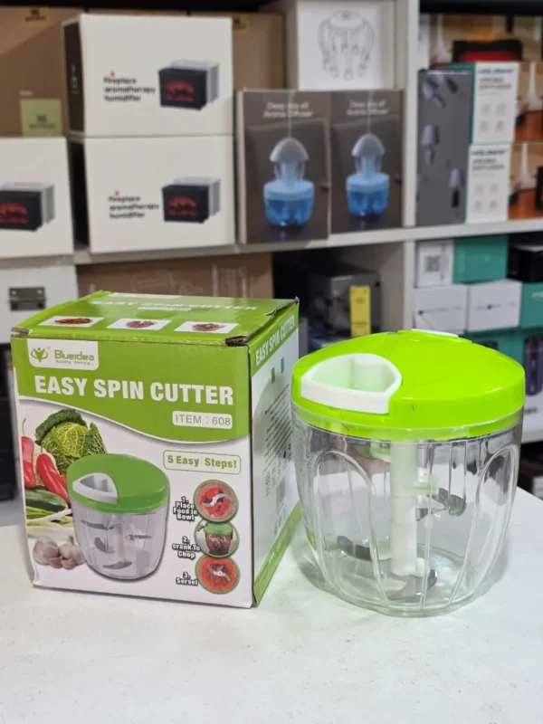 Manual spin food cutter