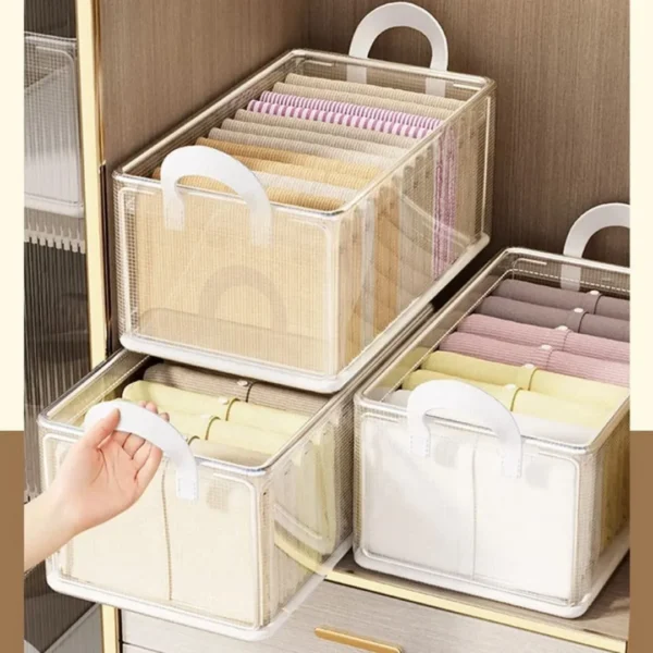 Space-saving wardrobe box