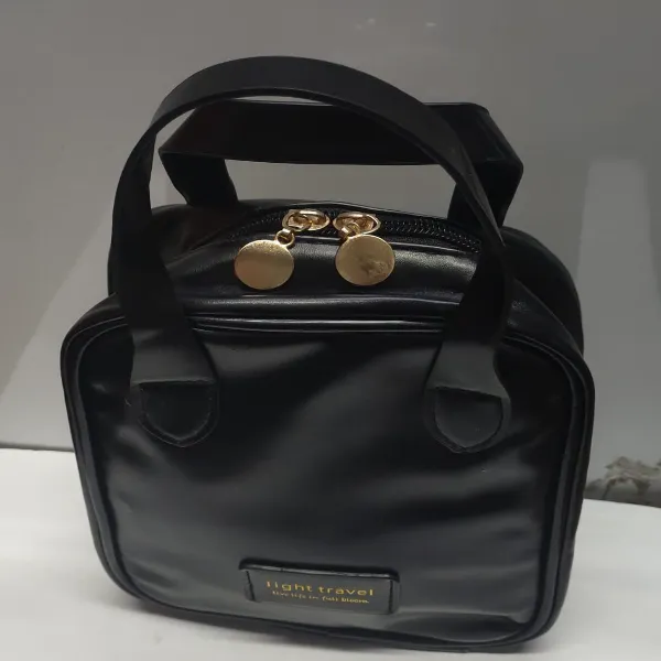 Travel cosmetic organizer