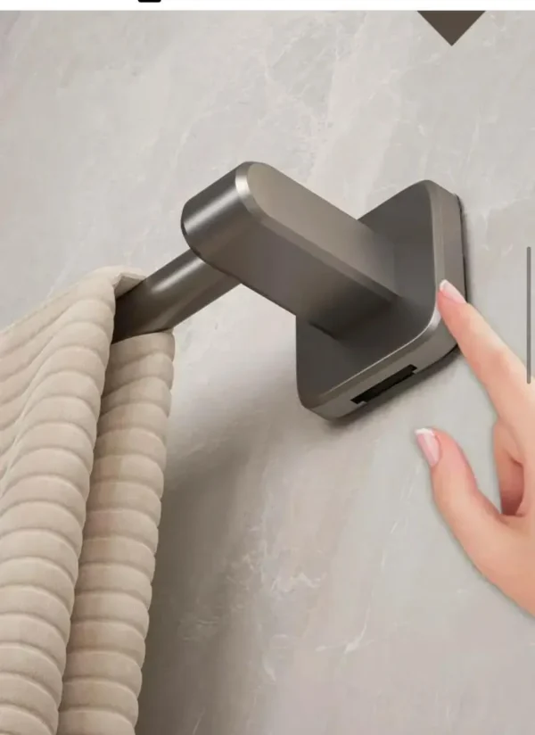 Single pole towel bar