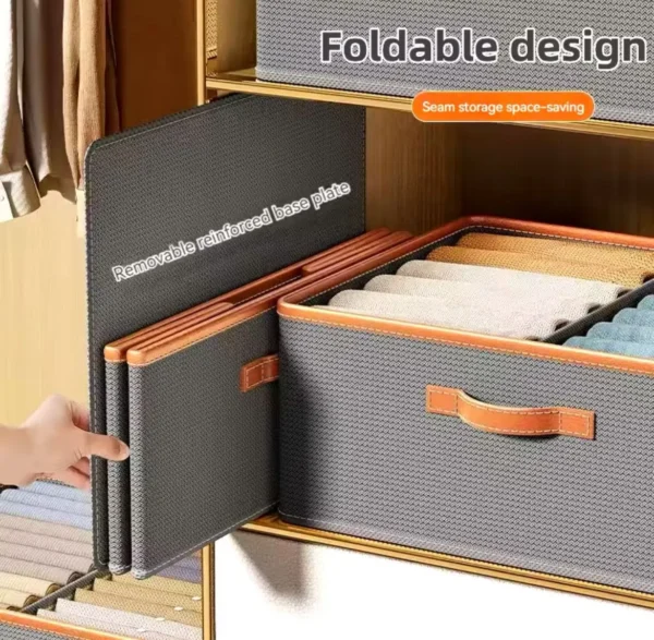 Foldable wardrobe storage