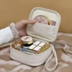 Discreet pouch for women