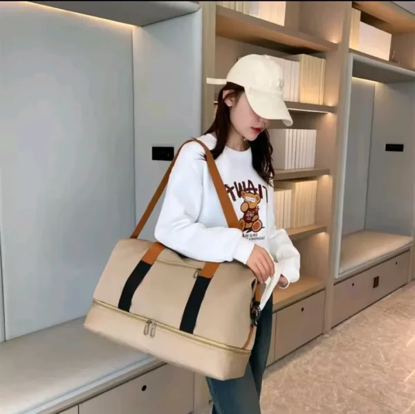 Multi-pocket duffle bag