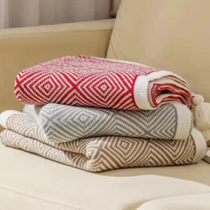 Pendant edge throw blanket
