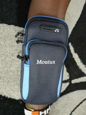 Adjustable sports armband