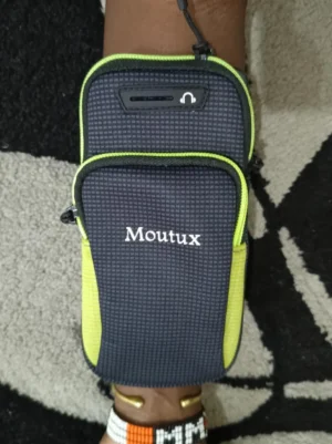 Waterproof arm phone pouch