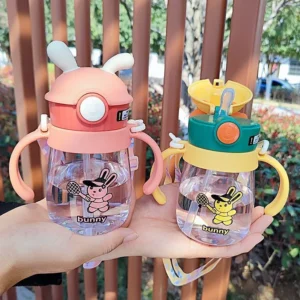 Toddler sippy cup with handles