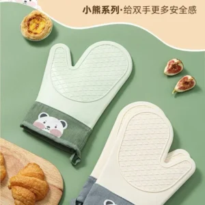 Non-slip oven gloves